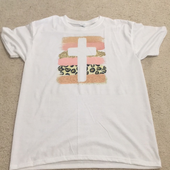 Tops - Cross tshirt
